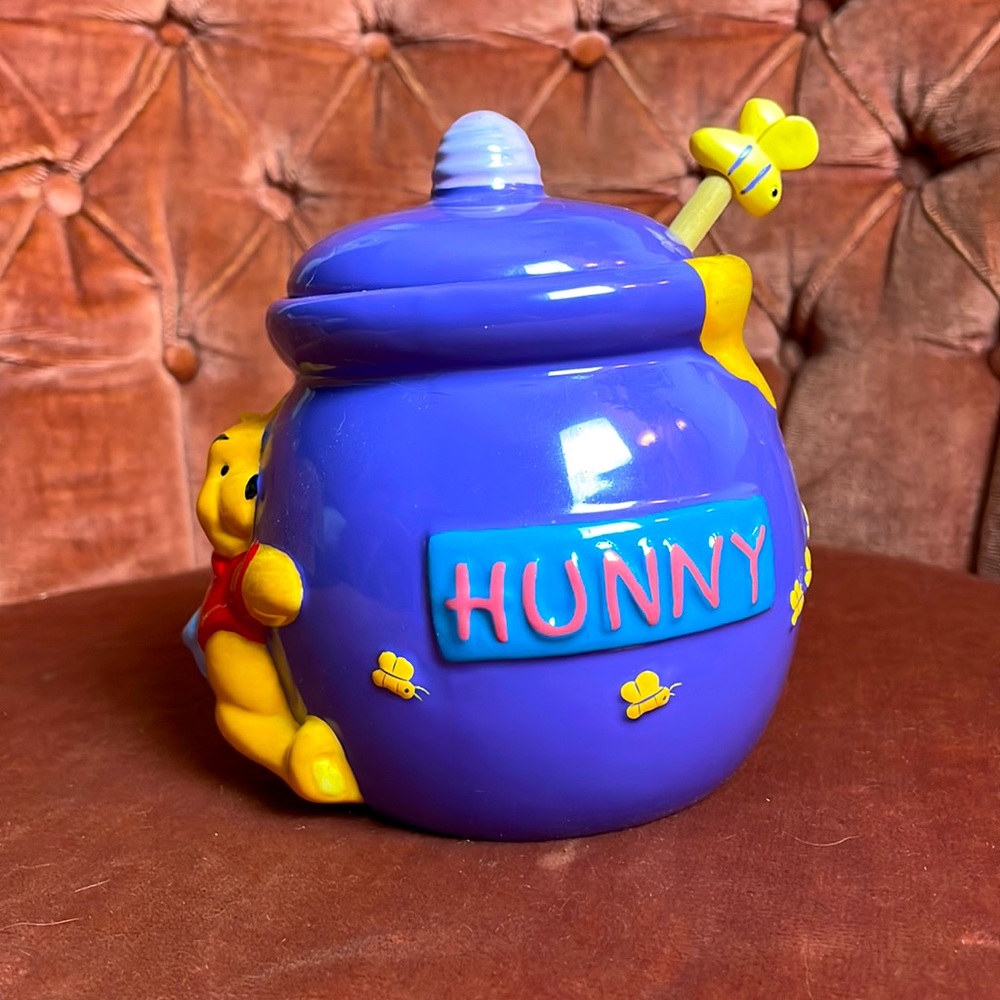WALT DISNEY WORLD adorable hunny jar with Winnie the Pooh
